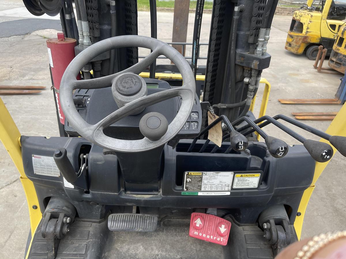 Used 13,500 POUND HYSTER MODEL S135FT FOUR WAY VALVE WITH 5,000 HOURS