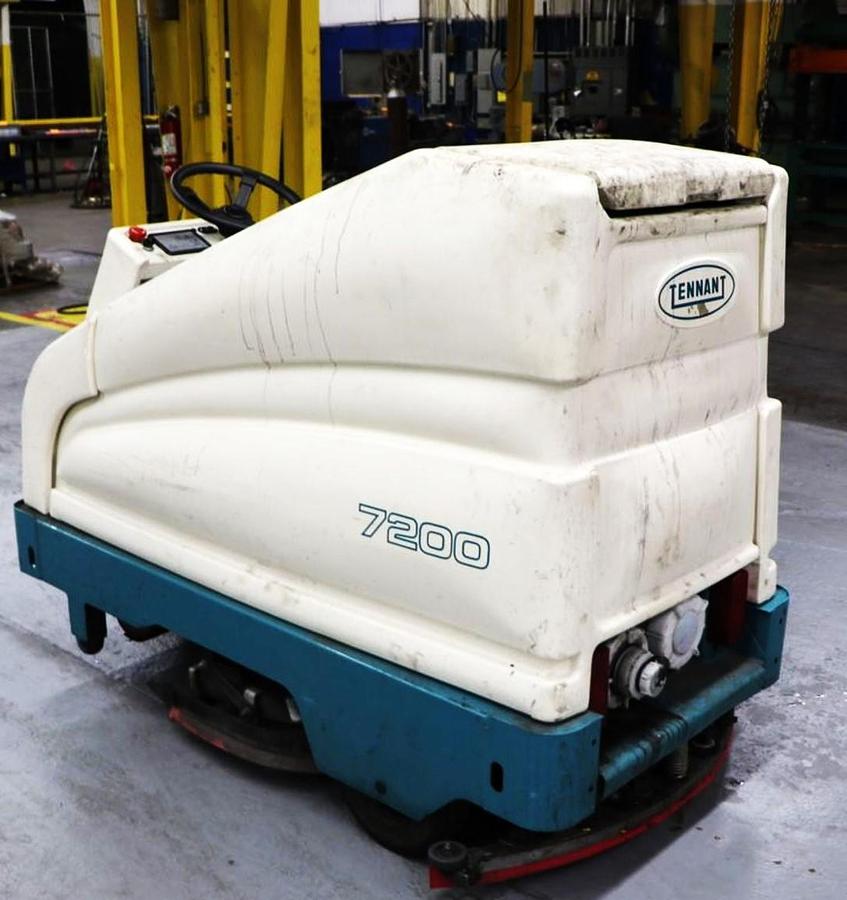 Used TENNANT MODEL 7200 INDUSTRIAL RIDER/SCRUBBER