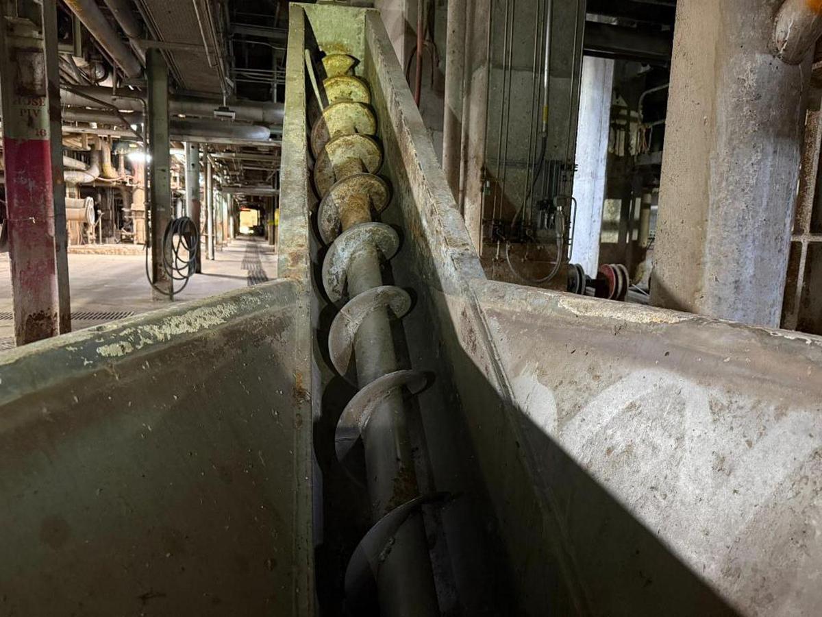 Used INCLINED SCREW AUGER STY CONVEYOR