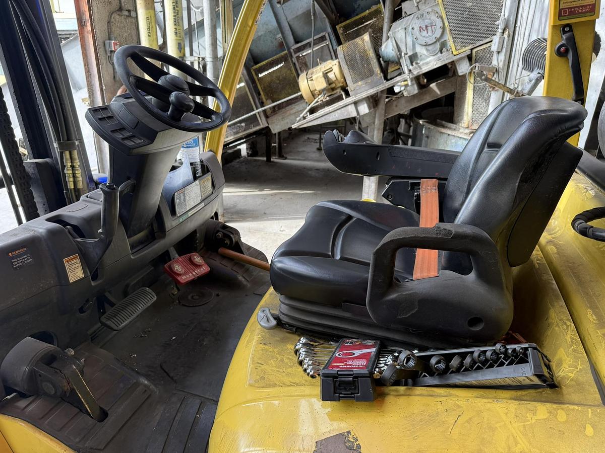 Used 6,000 POUND HYSTER MODEL E60XM2-33 ELECTRIC FORKLIFT