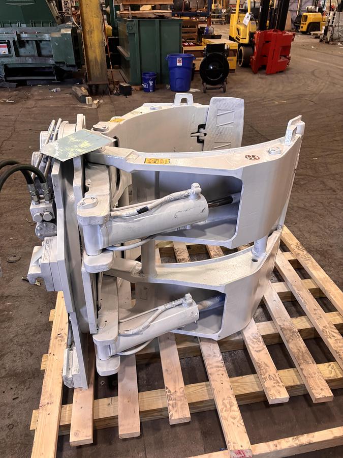 Used CASCADE MODEL 90F-RCS-275 60" DIA. ROLL CLAMP