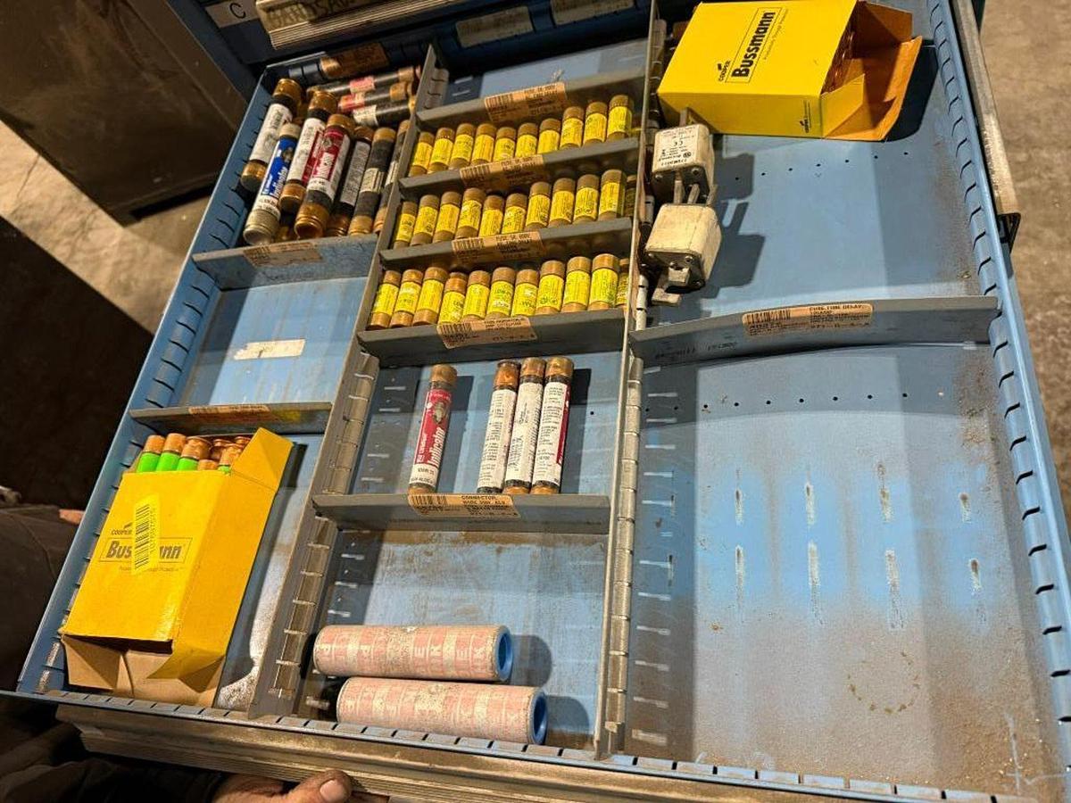 Used LYON 17 DRAWER 100L CABINET CONTENT NOT INCLUDED