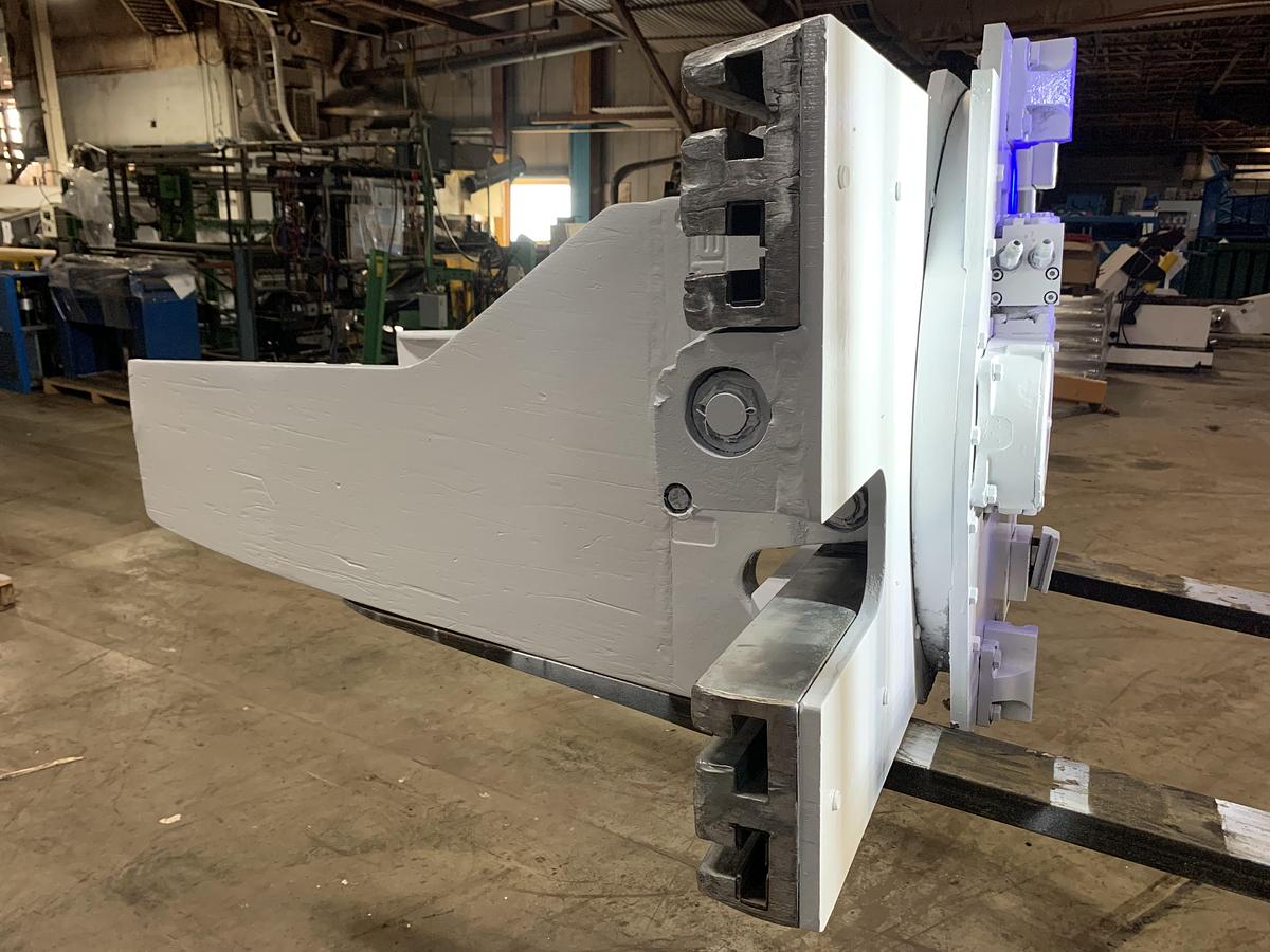 Used CASCADE BALE CLAMP ATTACHMENT CLASS III (ORIGINALLY ON 8,000 POUND FORKLIFT)