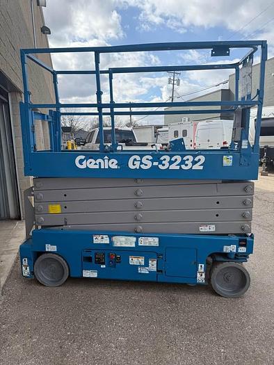 Refurbished GENIE GS3232 SCISSOR LIFT 38FT HEIGHT 500LB CAPACITY