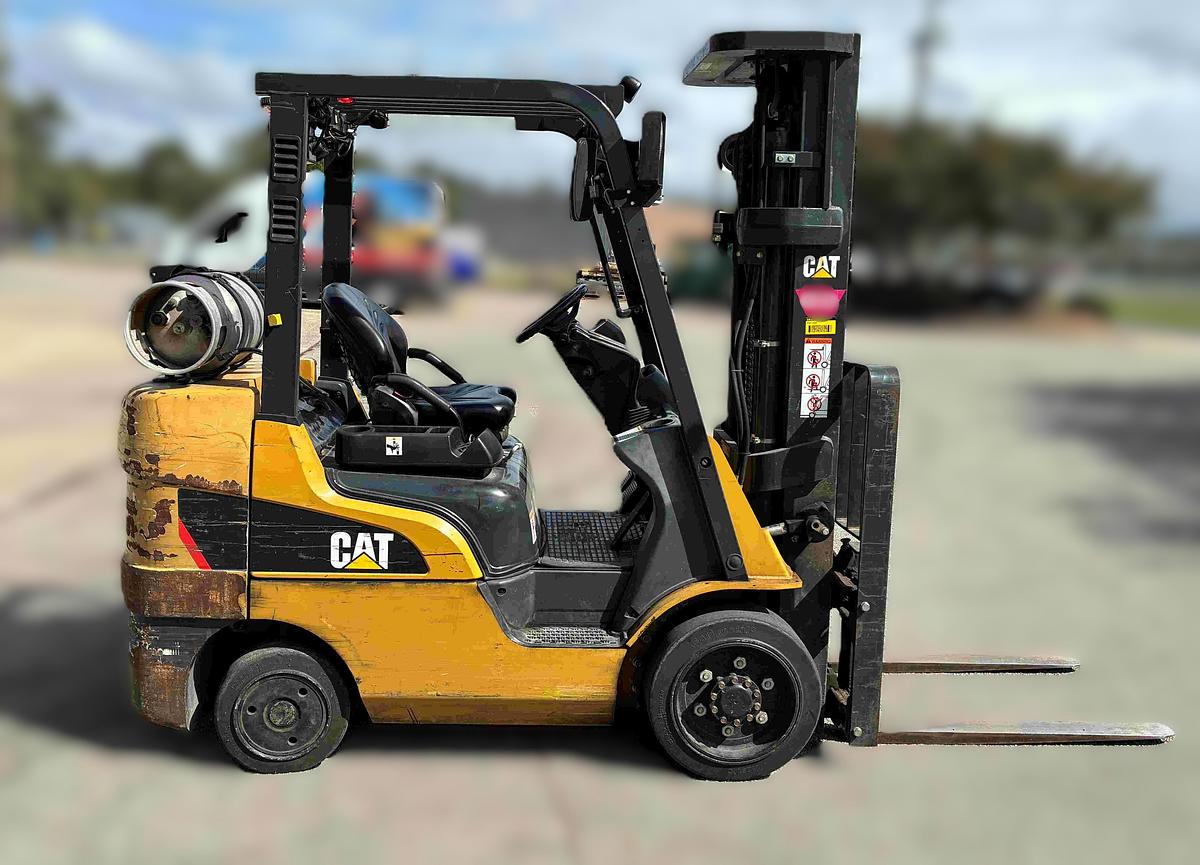 Used 6,000 LB CAT MODEL 2C6000 LH88"/RH200" MFG 2020