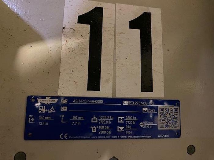 Used CASACDE MODEL 42H-RCP-4A-0085 72" DIAMETER ROLL CLAMP-PENDING SALE