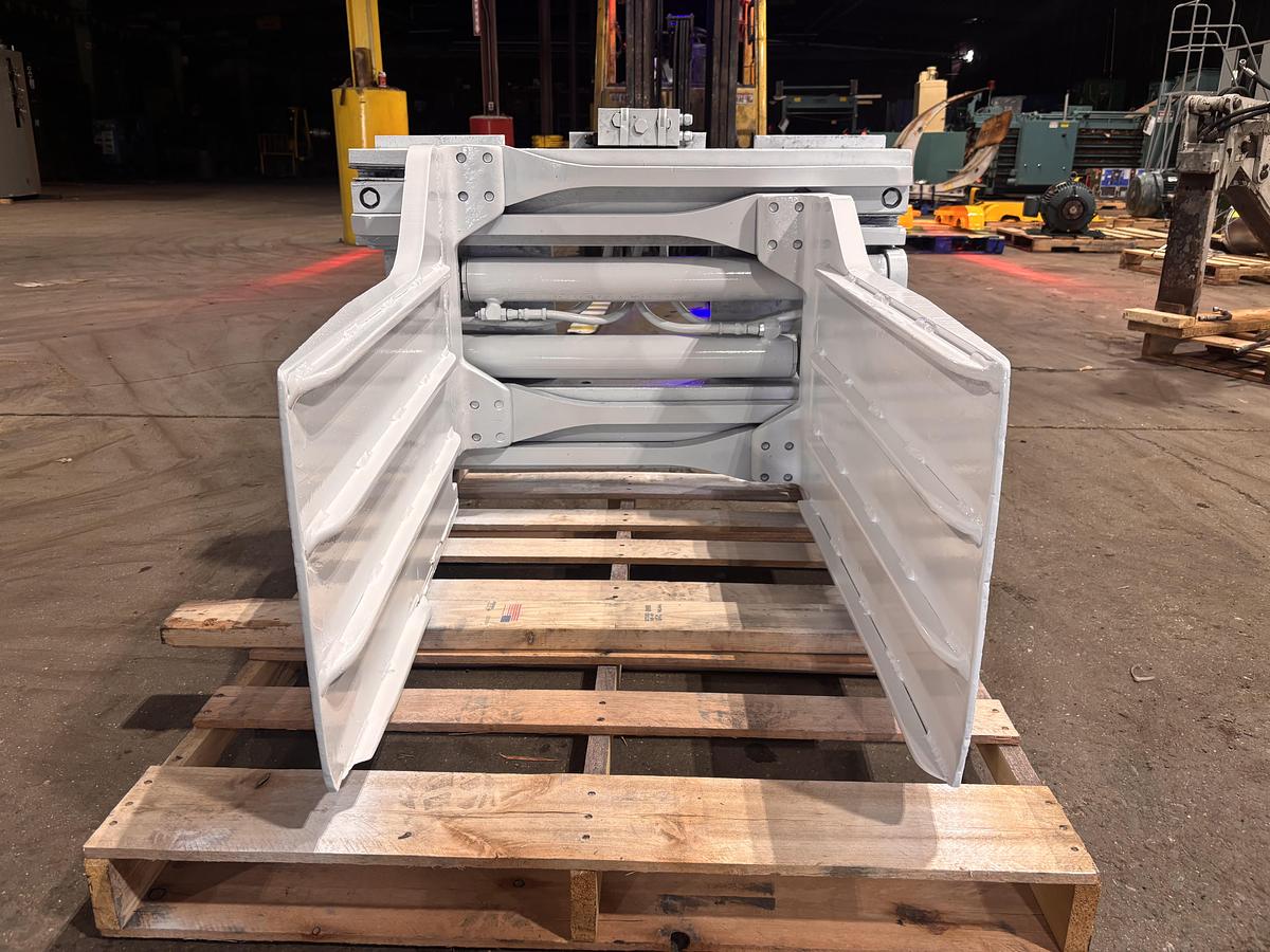 Used CASCADE MODEL 50DCFS12A CLASS III BALE CLAMP ATTACHMENT