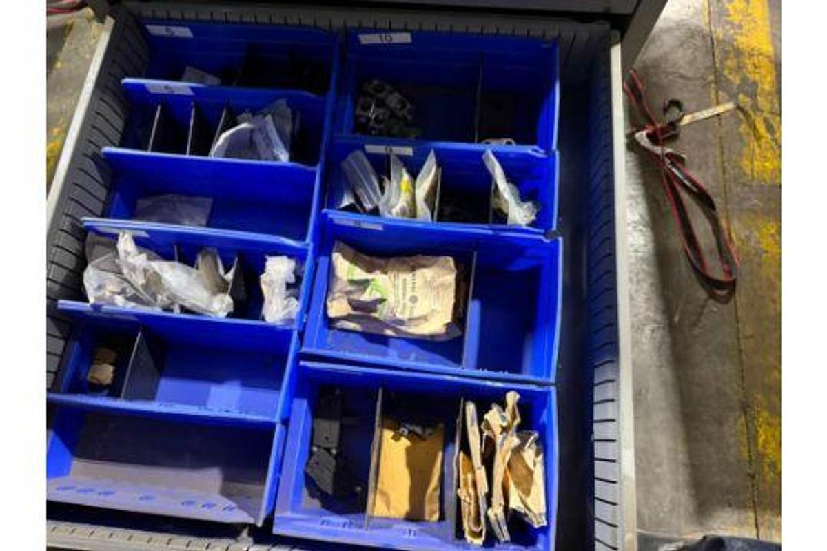 Used INDUSTRIAL 11 DRAWER TOO CABINET CONTENTS NOT INCLUDED