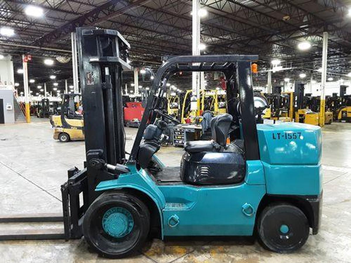 Used 14,000LB TOYOTA FORKLIFT MODEL 7FGCU70 2013 WITH VERY LOW HOURS