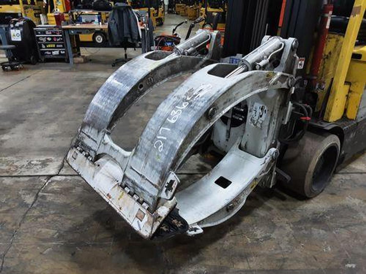 Used 60" CLASS III CASCADE ROLL CLAMP MODEL 25H-RCP-BX07-006