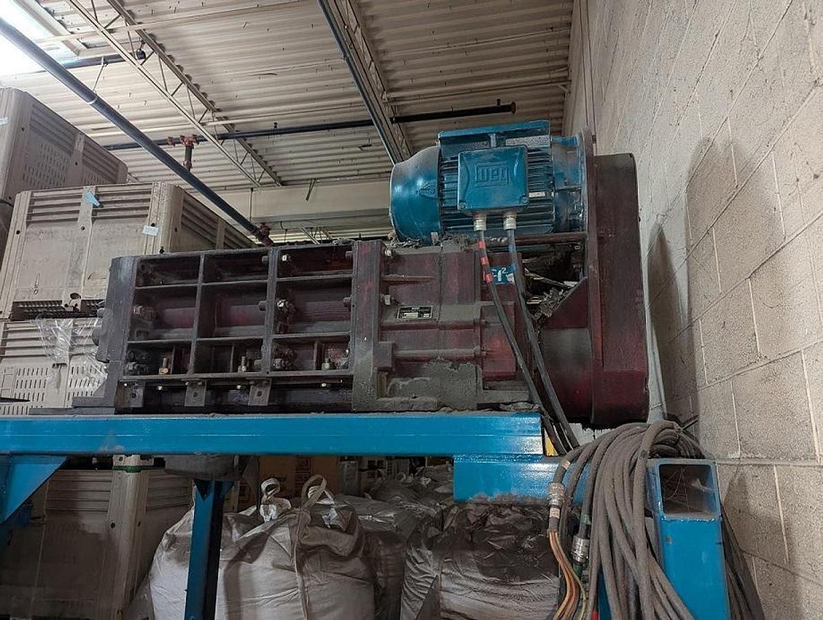 Used UNTHA QUAD SHAFT SHREDDER 60 HP