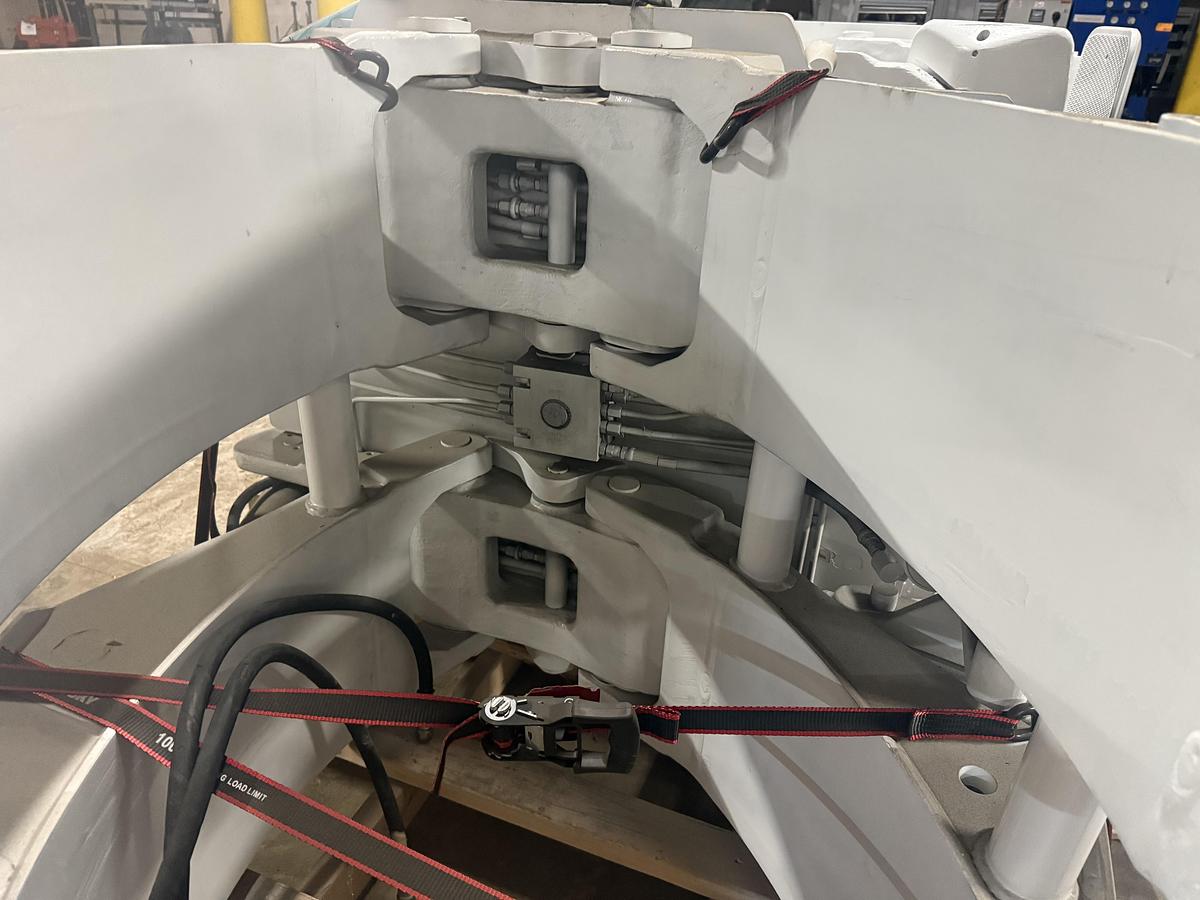 Used CASCADE MODEL 90F-RCS 60" DIA. ROLL CLAMP
