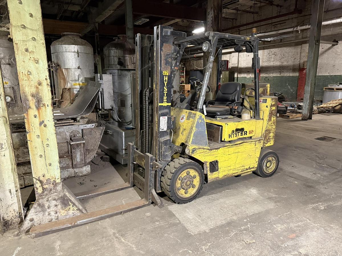 Used 8,000 POUND HYSTER 80 FORKLIFT