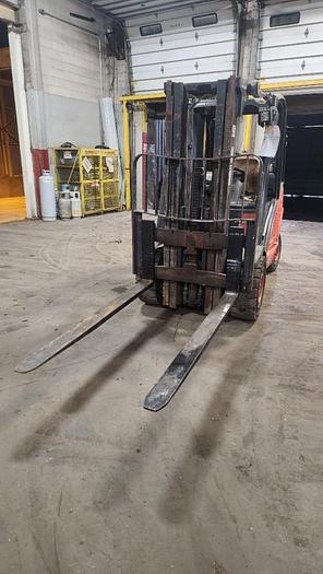 Used 5,000 POUND LINDE H25T FORKLIFT PNEUMATIC TIRES