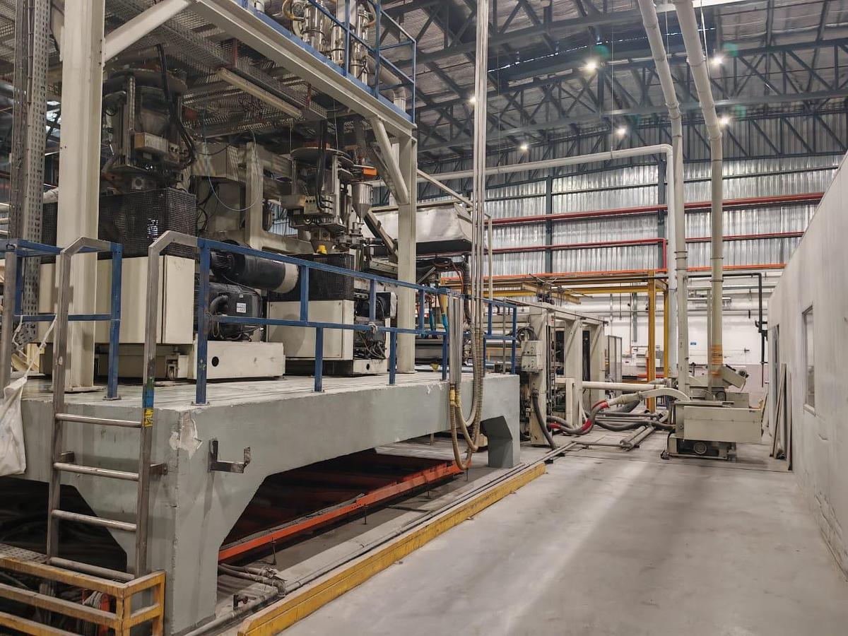 Used 86.6"(2200mm) WIDE REIFENHAUSER 5 LAYER CAST FILM LINE