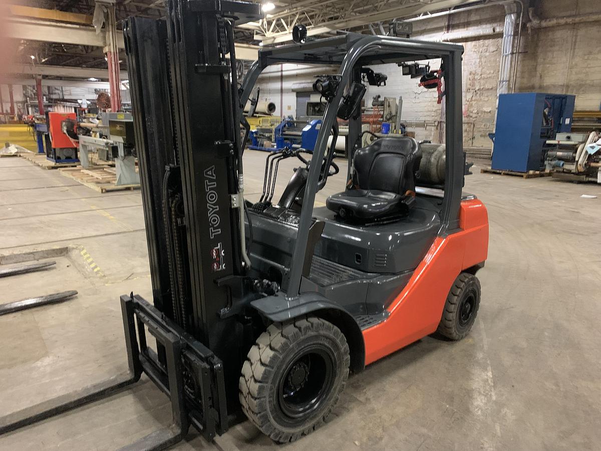 Used 5,000 lb. TOYOTA MDL 8FGU25  WITH SIDE SHIFT 2,100 HOURS 