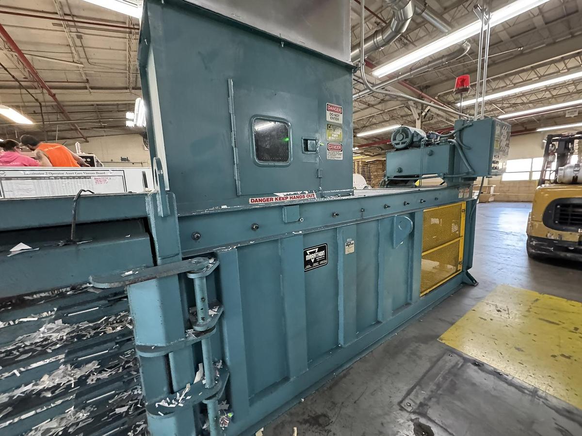 Used MARATHON HORIZONTAL CLOSED DOOR BALER