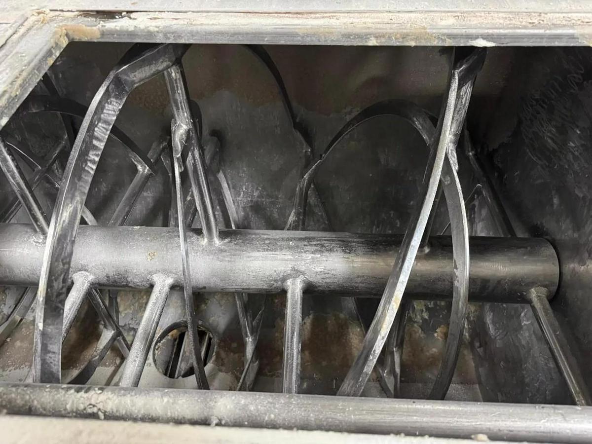 Used STAINLESS STEEL RIBBON BLENDER 200 CUBIC FEET 