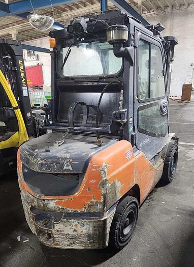 Used TOYOTA 8FGU32 FORKLIFT 7000LB WITH SIDE SHIFT AND FORK POSITIONER - PENDING SALE