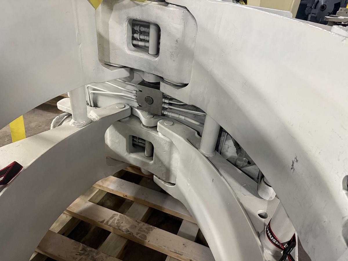 Used CASCADE MODEL 90F - RCS -275 60" DIA. ROLL CLAMP