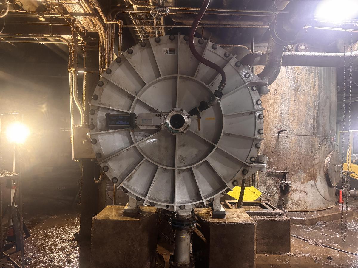 Used VOITH MODEL F2 FIBERIZER 200 HP