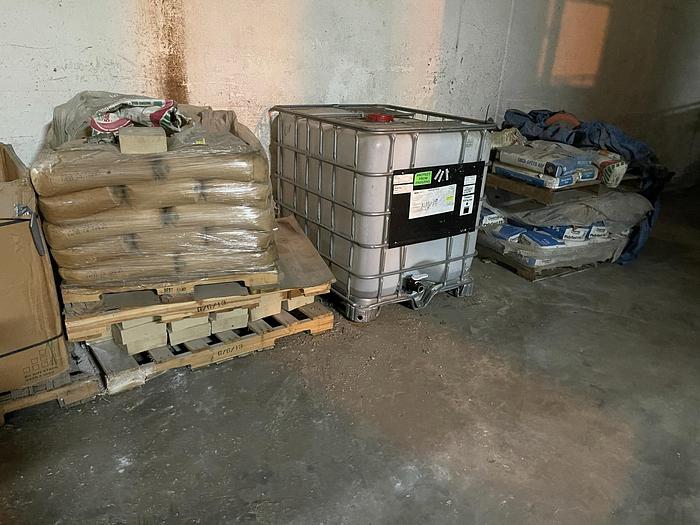 Used LOT OF CONCRETE MATERIALS AND EQUIPMENT