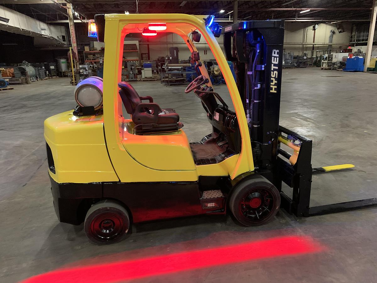 Used 8,000 POUND LB. HYSTER MODEL S80FT FORKLIFT WITH SIDESHIFT AND FORK POSITIONING