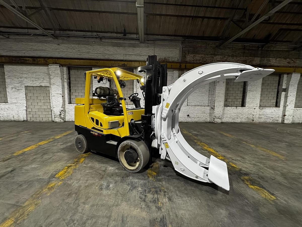 Used 15,500LB. HYSTER MDL S155FT WITH 84" CASCADE EXTRA HEAVY CASCADE PAPER ROLL CLAMP MFG 2019 SINGLE STAGE MAST LOW HOURS