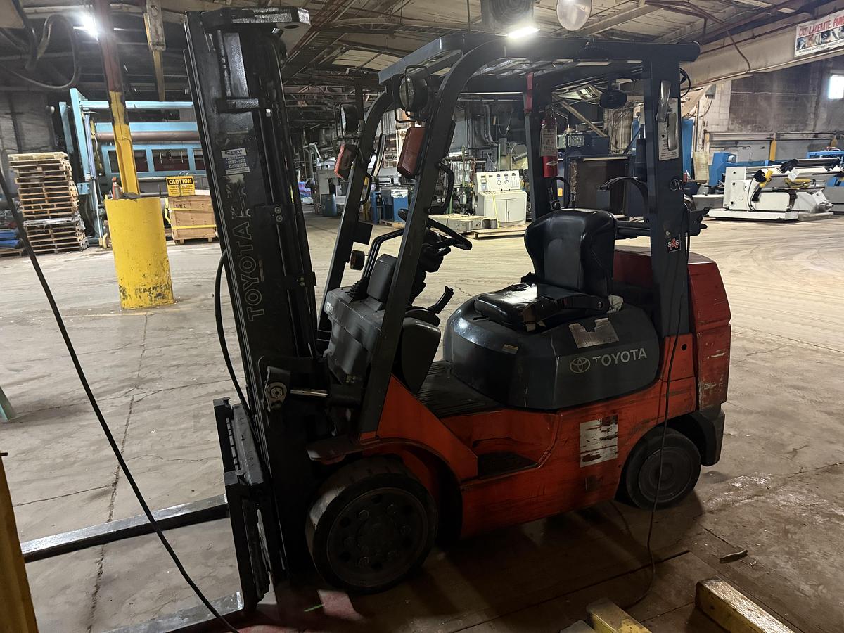 Used TOYOTA FORKLIFT