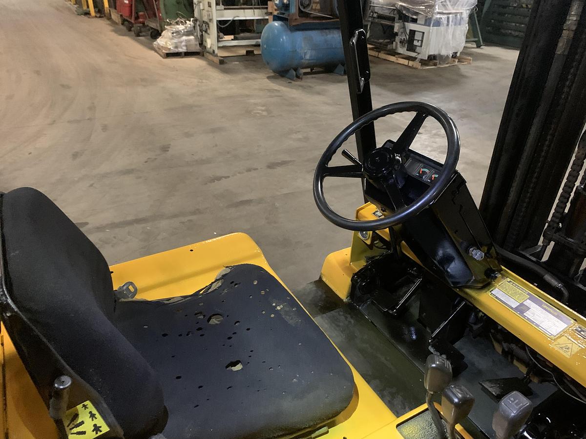Used 5,000 LB. CATERPILLAR MDL V50E 3-STAGE MAST LH92"/RH173" 4-WAY HYDRAULIC VALVE CLASS IV
