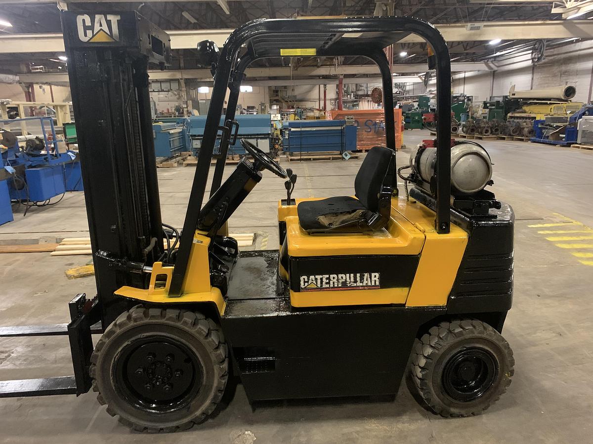 Used 5,000 LB. CATERPILLAR MDL V50E 3-STAGE MAST LH92"/RH173" 4-WAY HYDRAULIC VALVE CLASS IV