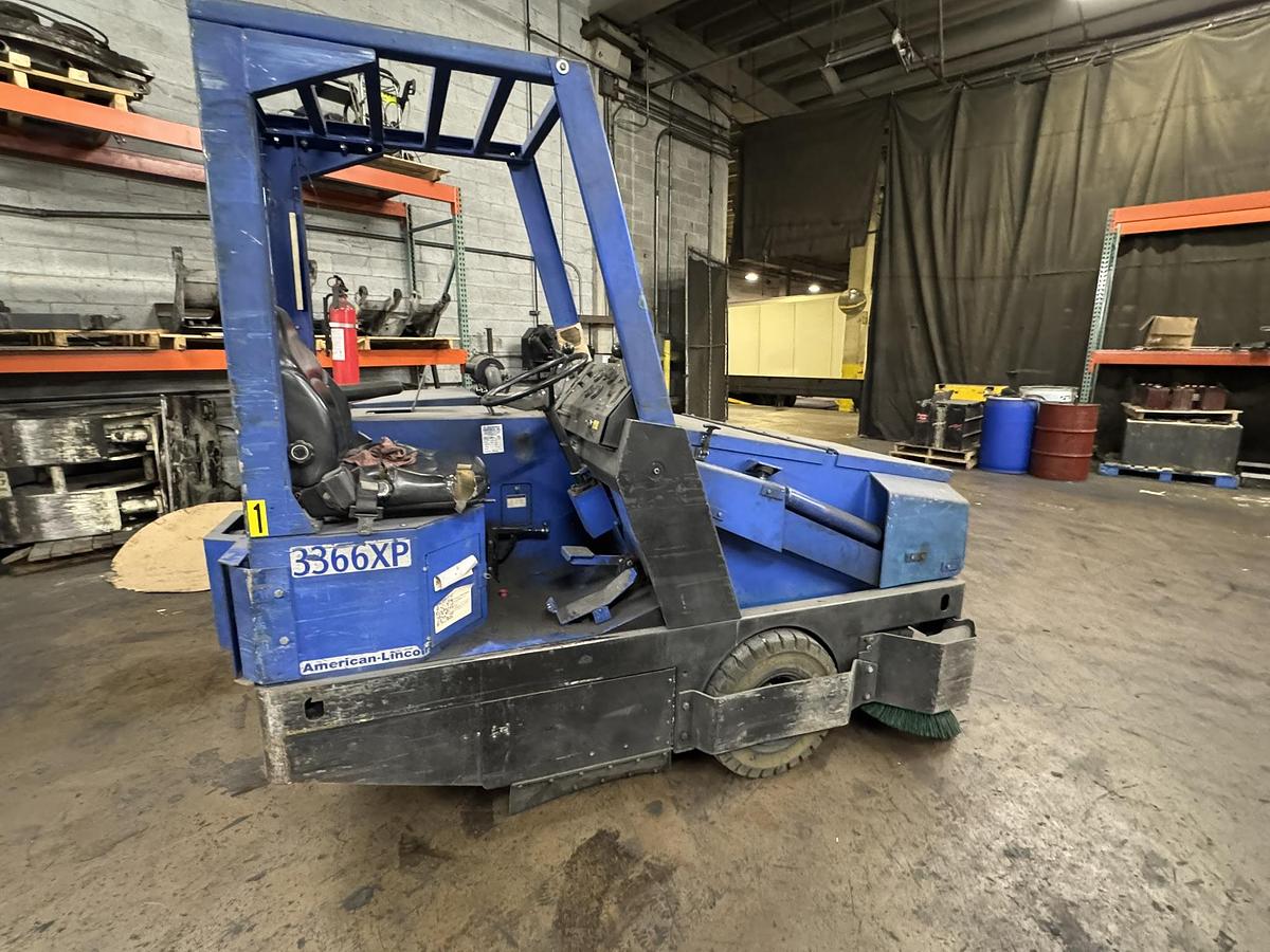 Used AMERICAN LINCOLN TECHNOLOGY FLOOR SWEEPER MODEL 579-541