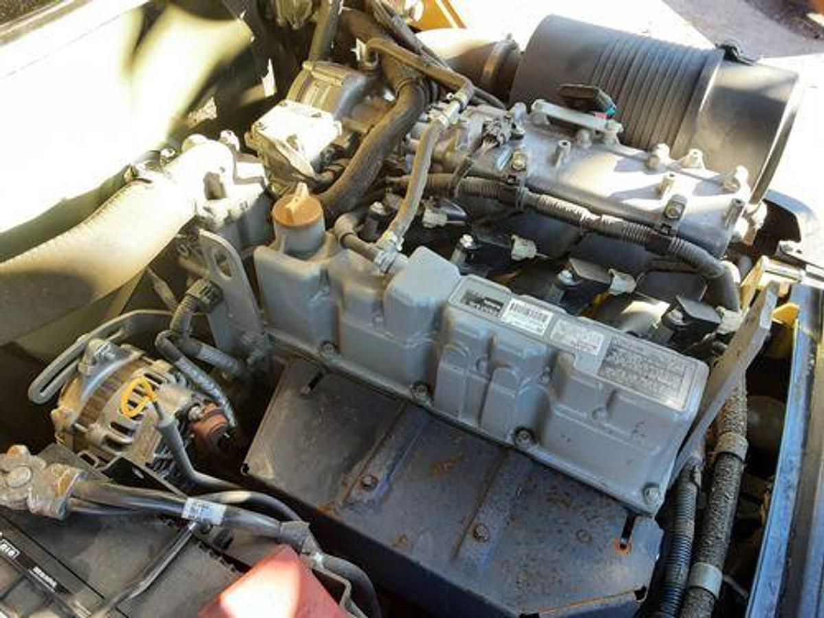 Used 12000 LB YALE MODEL GLC120 4-WAY HYDRAULICS ROLL CLAMP READY