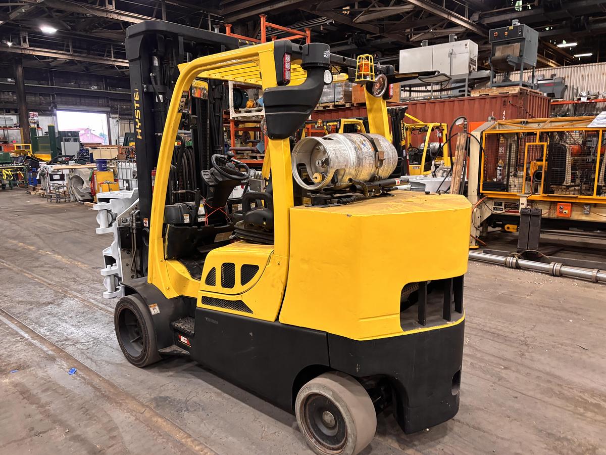 Used 12,000 POUND CAPACITY HYSTER MODEL S120FTPRS 60" CASCADE PAPER ROLL CLAMP