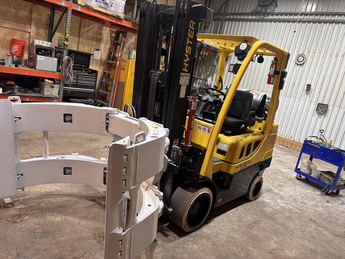 Used 7,000 POUND HYSTER MODEL S70FT FORKLIFT ROLL CLAMP TRUCK- PENDING LS