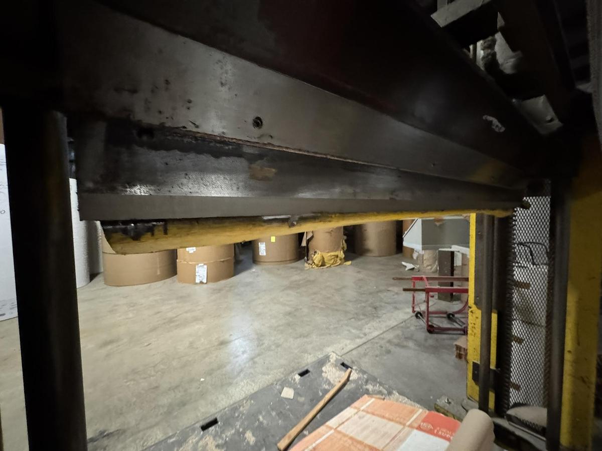 Used 42" WIDE PNEUMATIC ROLL SPLITTER 42" DIAMETERS