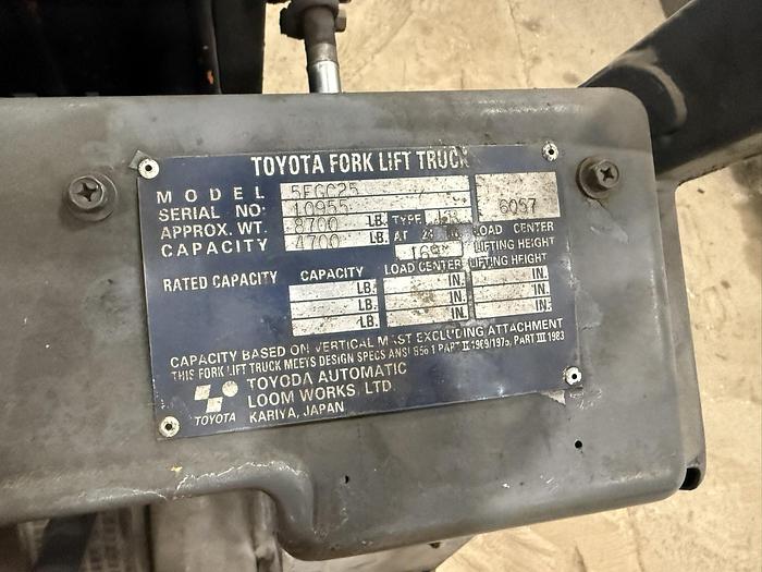 Used 5,000 POUND TOYOTA 5FGC25 FORKLIFT TRIPLE STAGE MAST
