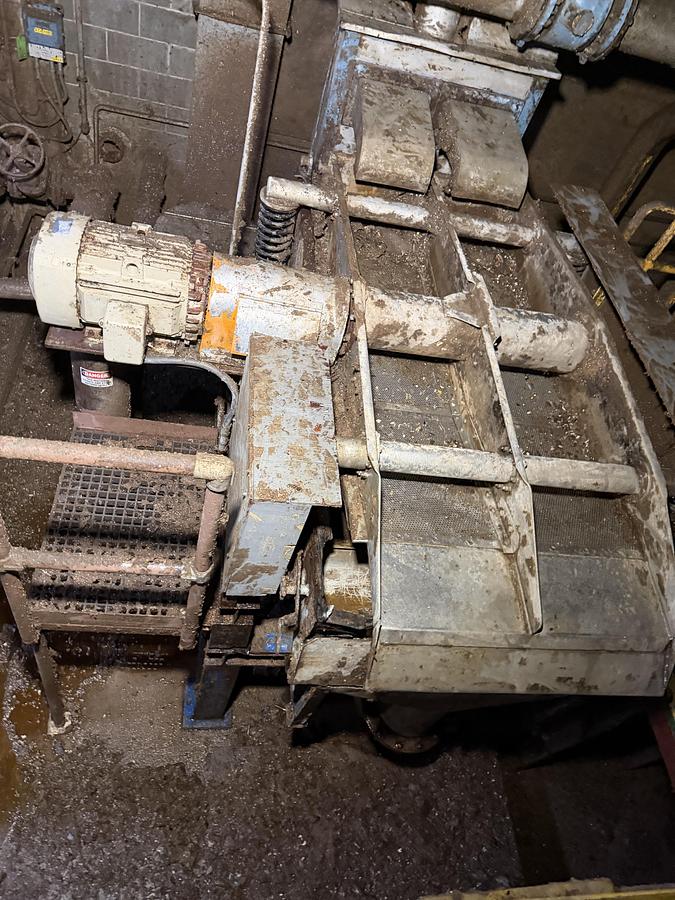 Used BIRD JOHNSON MDL. 24 VIBRATING SCREEN S/S