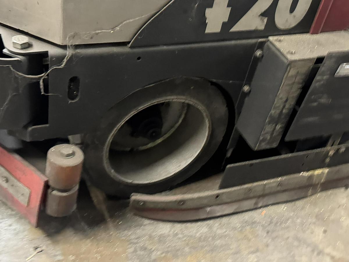 Used FACTORY CAT FLOOR SCRUBBER