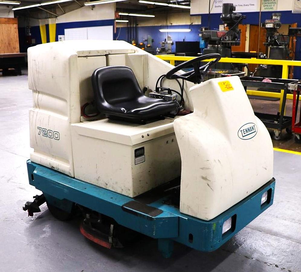 Used TENNANT MODEL 7200 INDUSTRIAL RIDER/SCRUBBER 
