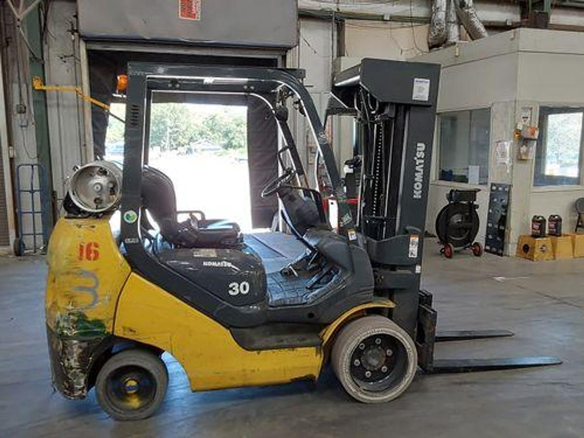 Used 6,000 LB. KOMATSU FG30SHT-16 LH82" RH241" MFG 2019