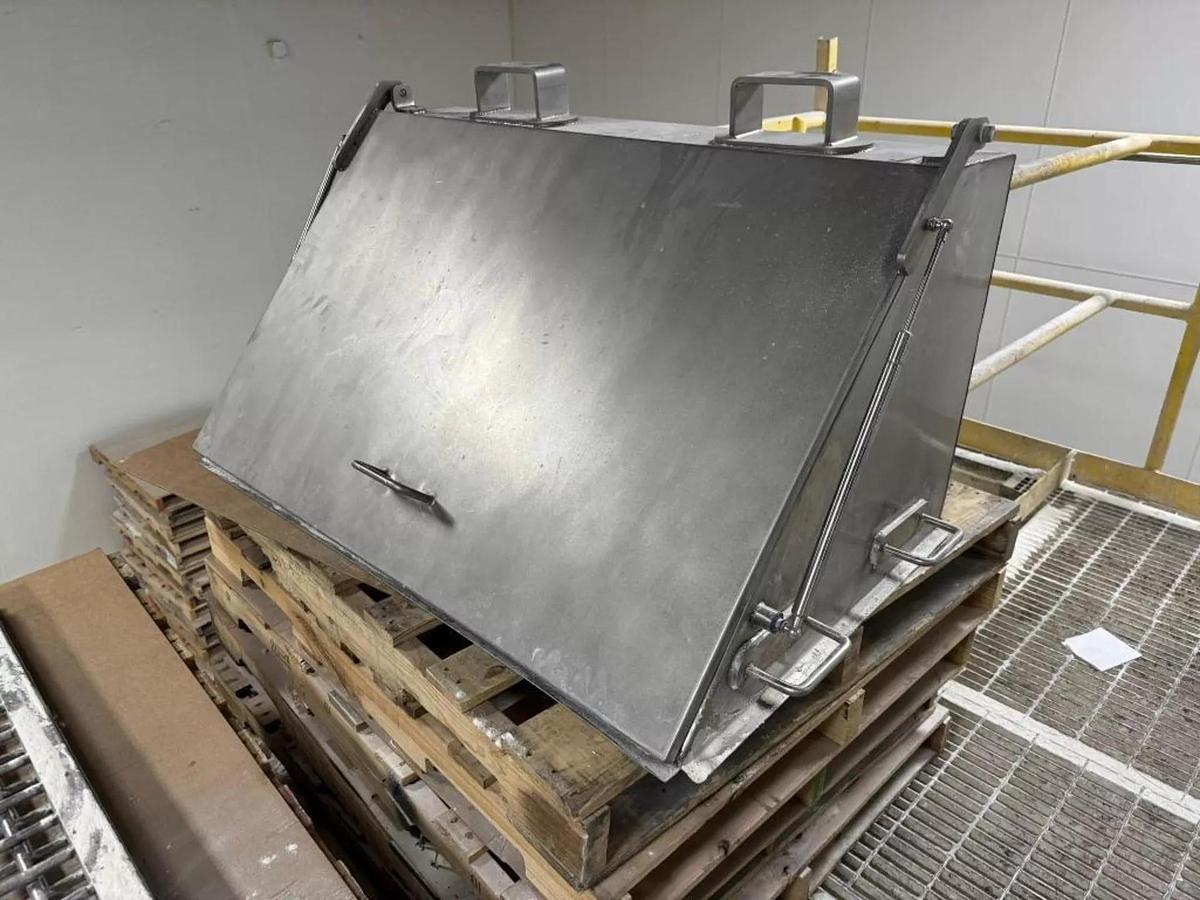 Used STAINLESS STEEL RIBBON BLENDER 200 CUBIC FEET 