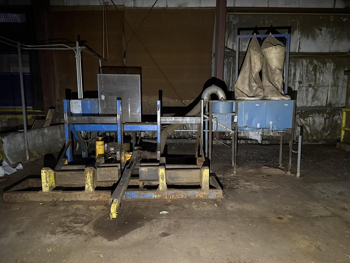 Used L-M EQUIPMENT CO PS150-7-404 ROLL SAW