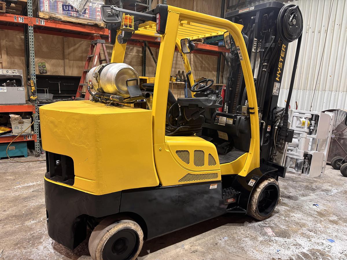 Used 12,000 POUND HYSTER S120FTPRS ROLL CLAMP FORKLIFT TRUCK LOW HOURS