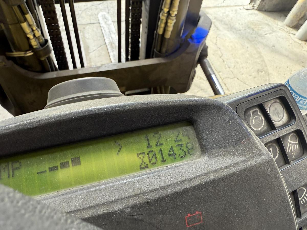 Used 6,000 POUND HYSTER MODEL E60XM2-33 ELECTRIC FORKLIFT