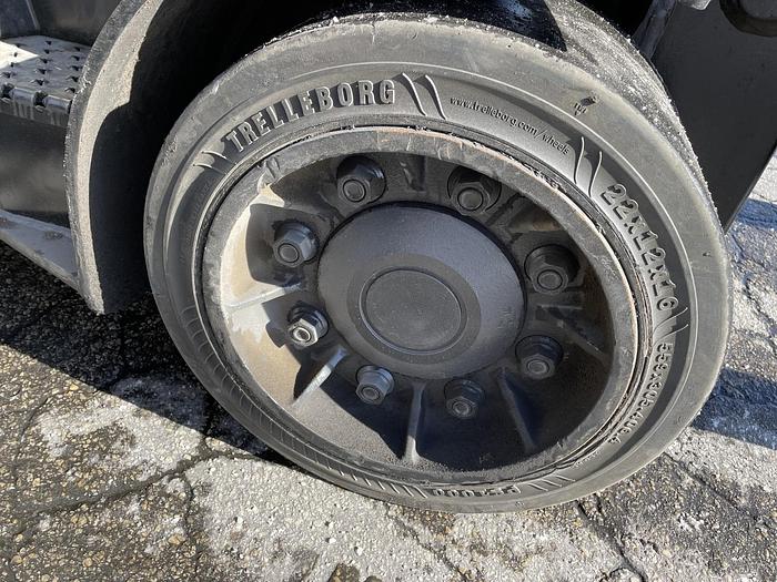 Used 12,000 POUND HYSTER S120FT-PRS FORKLIFT TWO STAGE MAST