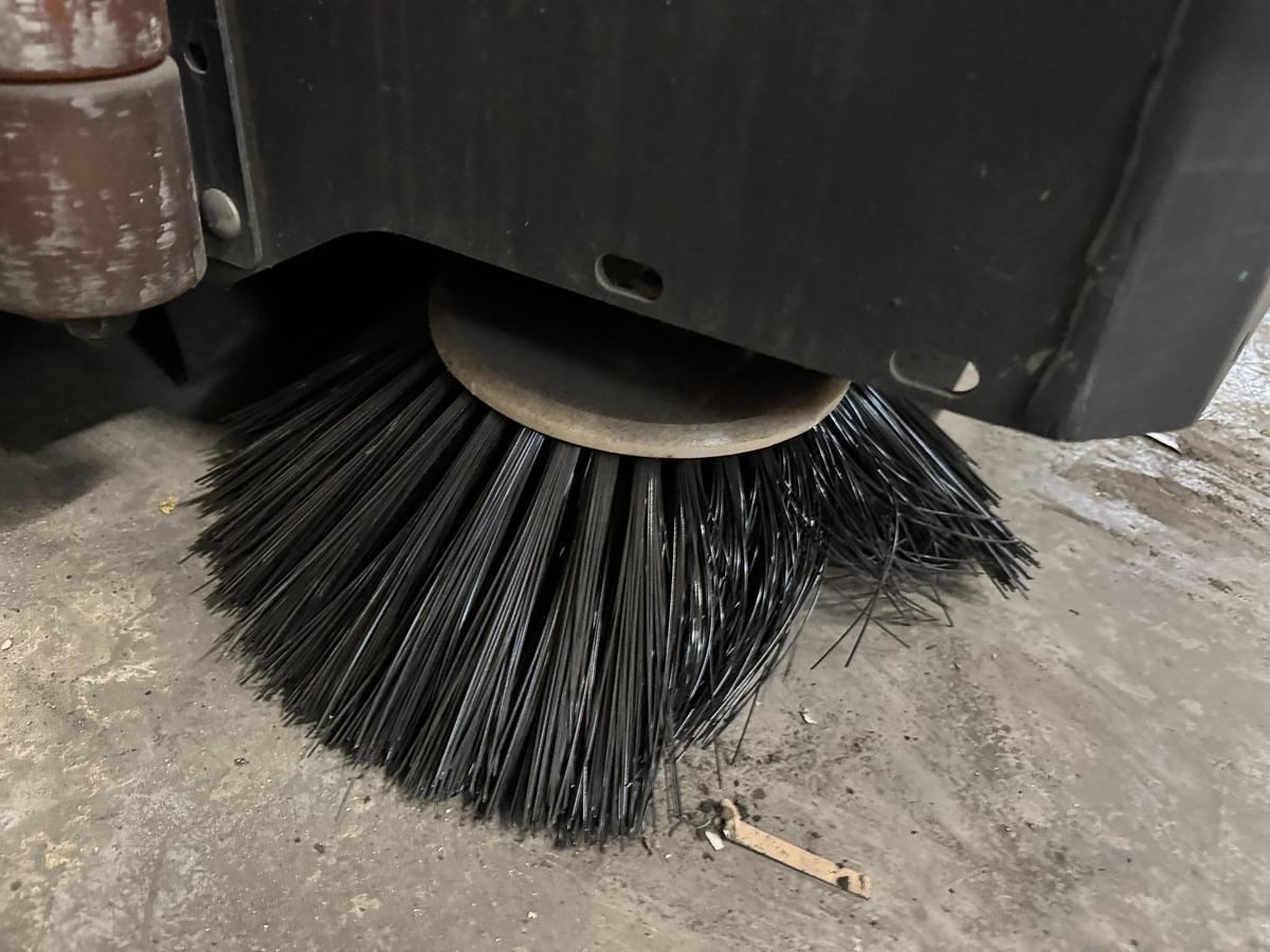 Used FACTORY CAT FLOOR SCRUBBER
