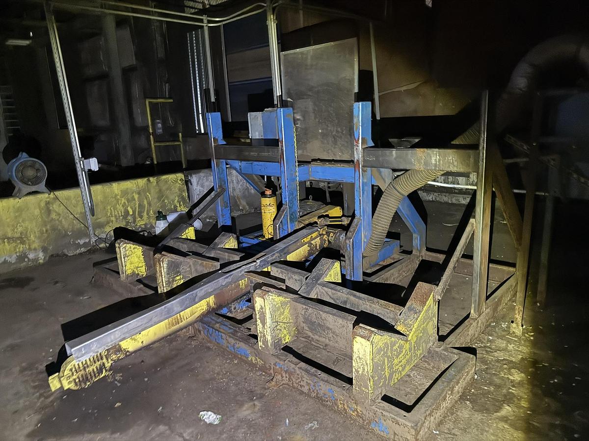 Used L-M EQUIPMENT CO PS150-7-404 ROLL SAW