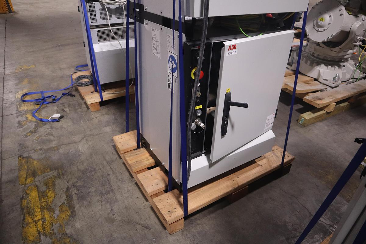 ABB MODEL IRB 6700-300/2.70 ROBOT 6-AXIS MANUFACTURED 2021