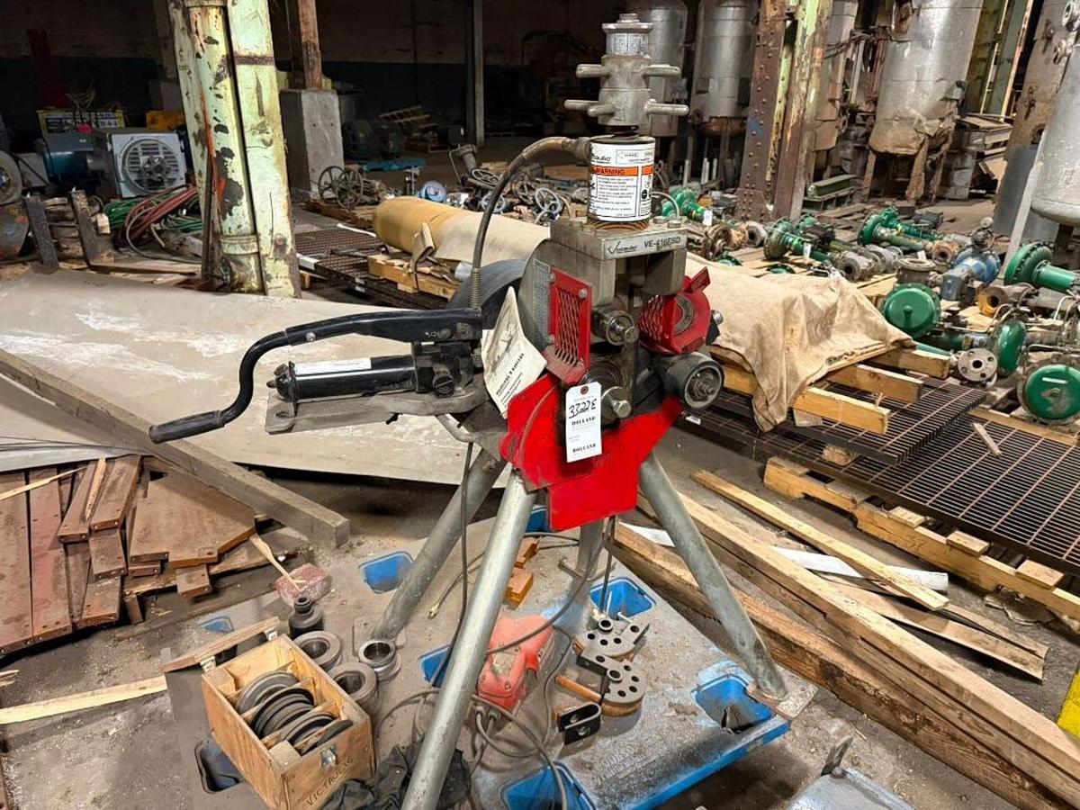 Used VITAULIC TOOL COMPANY MODEL VE-416FSD ROLL GROOVING TOOL